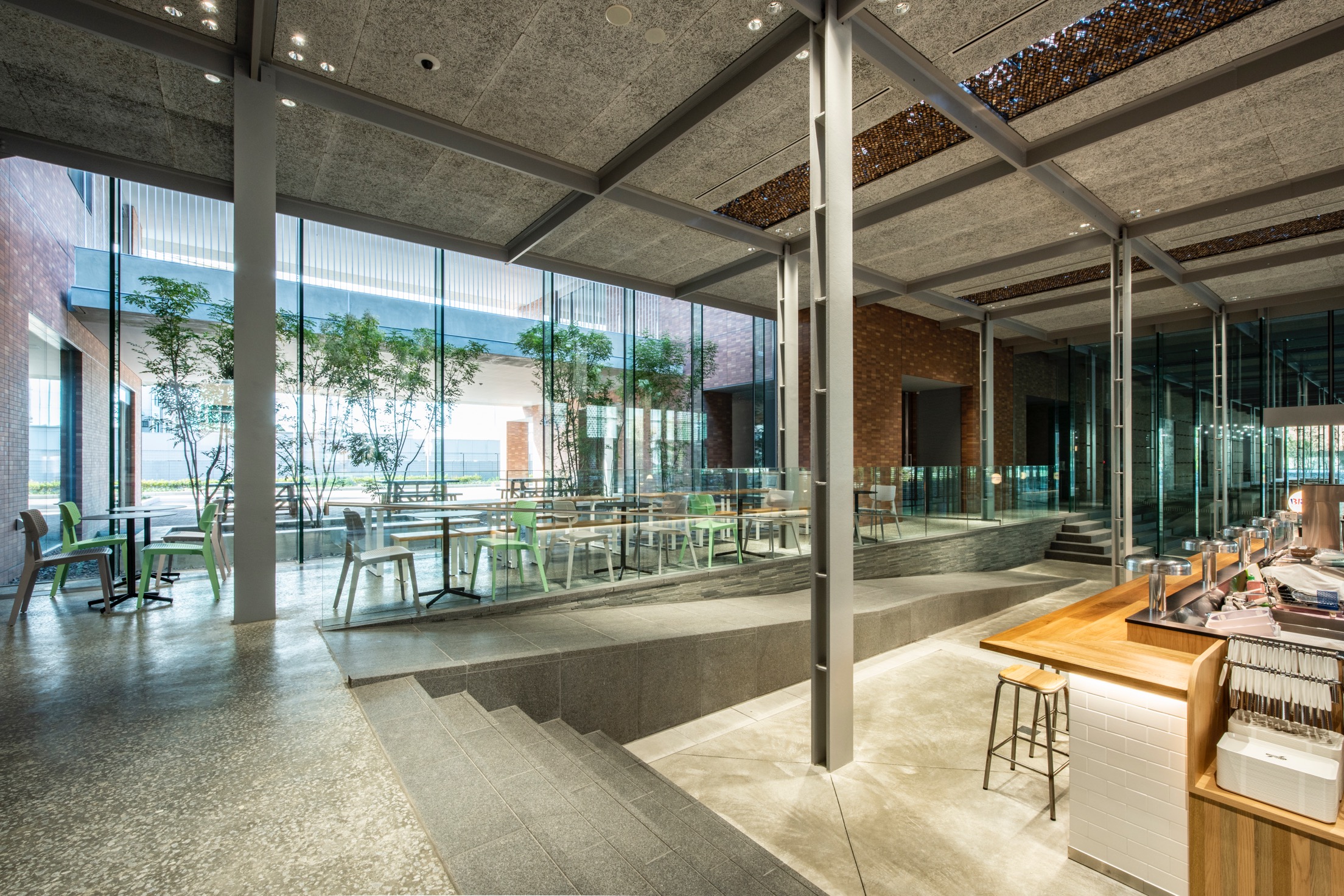 KINDAI UNIVERSITY NEW CAFETERIA <font color=