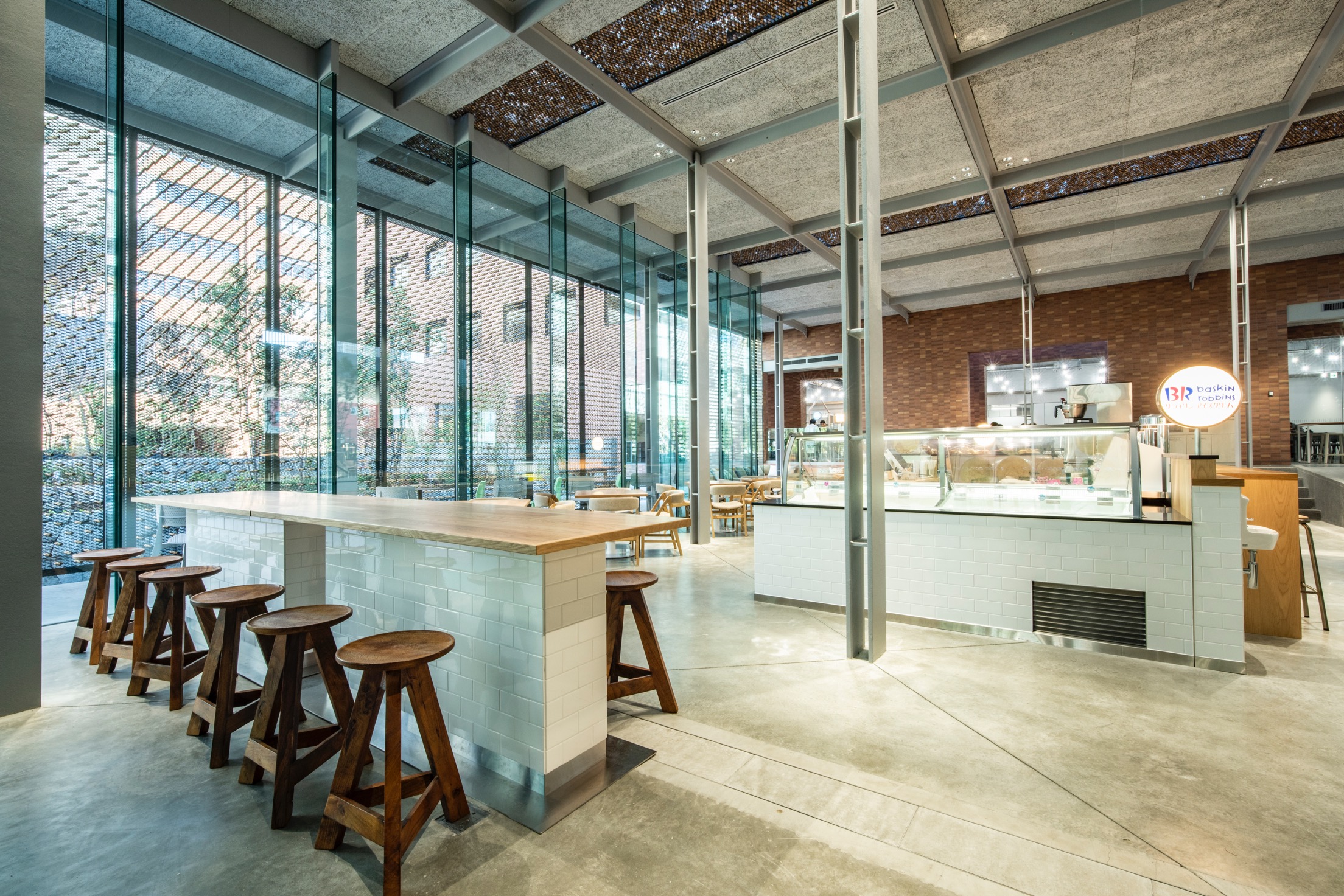 KINDAI UNIVERSITY NEW CAFETERIA <font color=